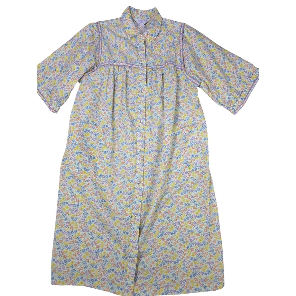 Medium Ditsy Floral Pearl Snap House Coat Vintage Muumuu Carriage Court‎ Pockets